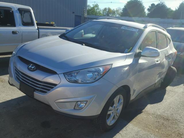 KM8JU3AC9DU672183 - 2013 HYUNDAI TUCSON GLS SILVER photo 2