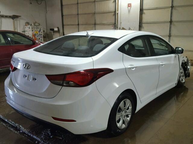 5NPDH4AE1GH758907 - 2016 HYUNDAI ELANTRA SE WHITE photo 4