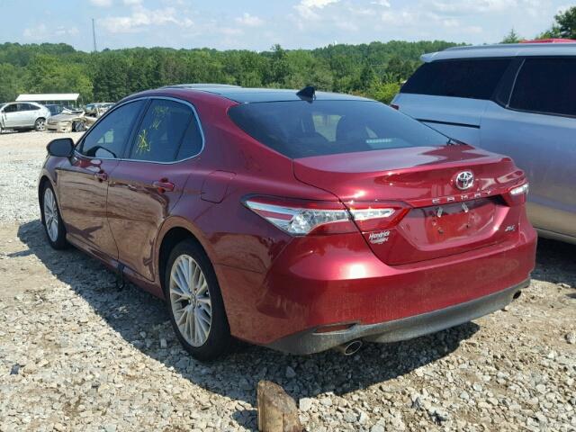 4T1BZ1HKXJU502563 - 2018 TOYOTA CAMRY XSE RED photo 3