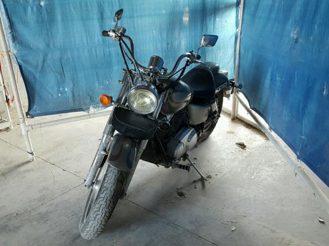 1HFSC43012A203551 - 2002 HONDA VT1100 C2 SILVER photo 2