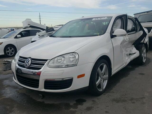 3VWAZ7AJ7AM109173 - 2010 VOLKSWAGEN JETTA LIMI WHITE photo 2