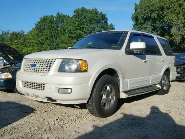 1FMFU20536LA01667 - 2006 FORD EXPEDITION WHITE photo 2