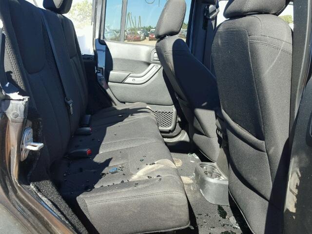 1C4BJWDG7HL606597 - 2017 JEEP WRANGLER U GRAY photo 6