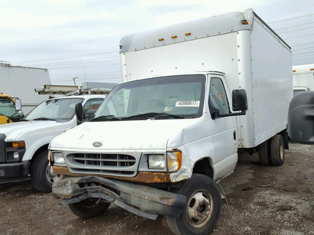 1FDWE35L9YHA63803 - 2000 FORD E350 WHITE photo 2