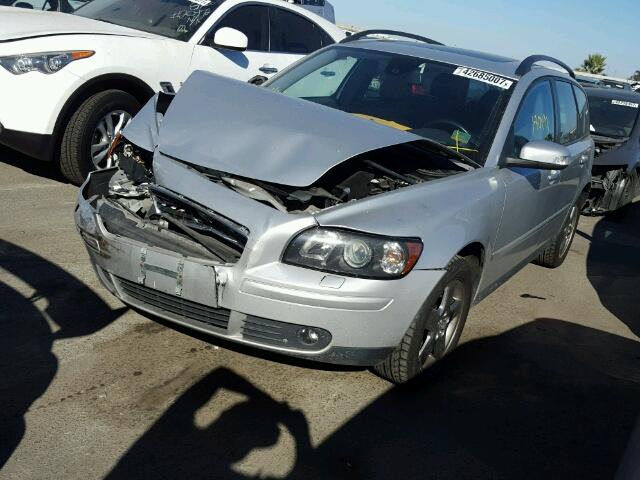 YV1MJ682072282303 - 2007 VOLVO V50 T5 SILVER photo 2