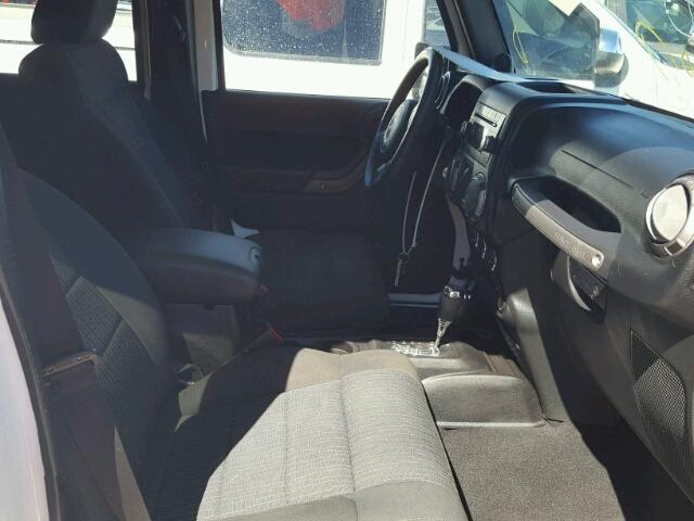 1C4BJWDG8CL222644 - 2012 JEEP WRANGLER U WHITE photo 5