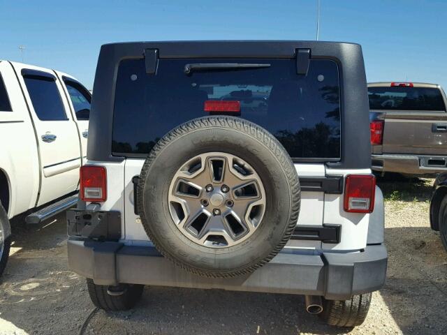 1C4BJWDG8CL222644 - 2012 JEEP WRANGLER U WHITE photo 9