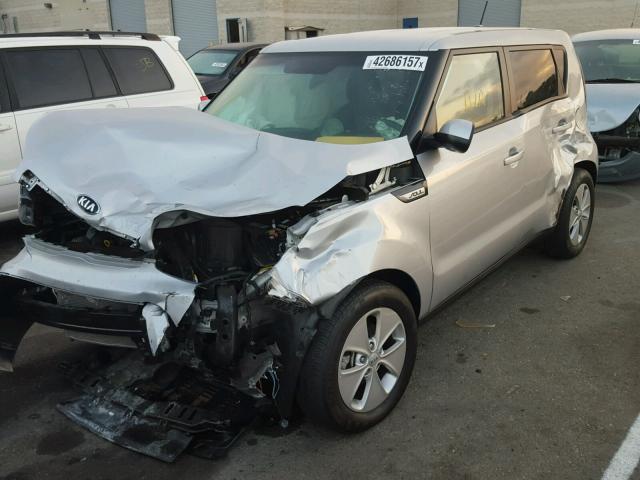 KNDJN2A26G7876378 - 2016 KIA SOUL SILVER photo 2