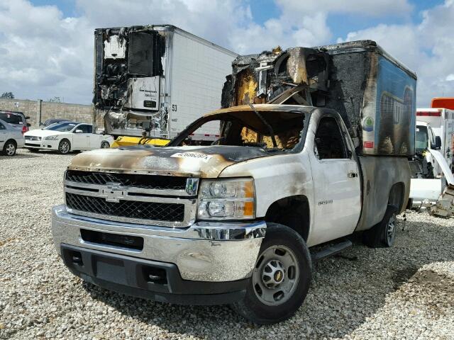 1GC0CVCG8DF161700 - 2013 CHEVROLET SILVERADO WHITE photo 2