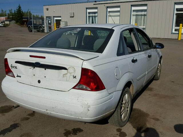 1FAFP34302W179075 - 2002 FORD FOCUS SE WHITE photo 4