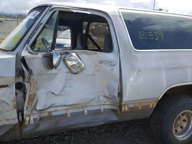 3B4GM17Z1LM056718 - 1990 DODGE RAMCHARGER SILVER photo 10