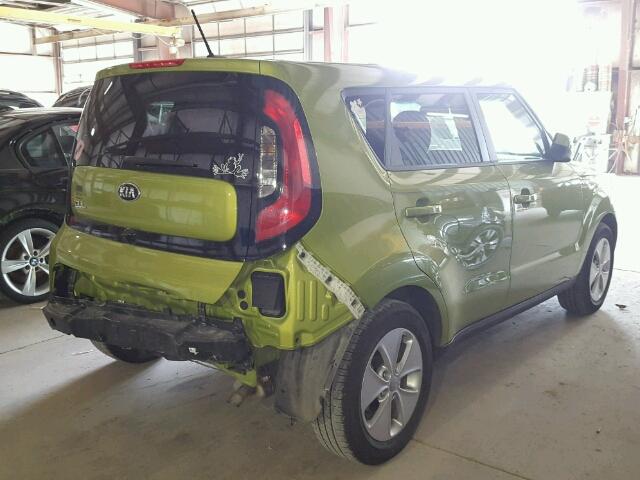 KNDJN2A25G7839175 - 2016 KIA SOUL GREEN photo 4