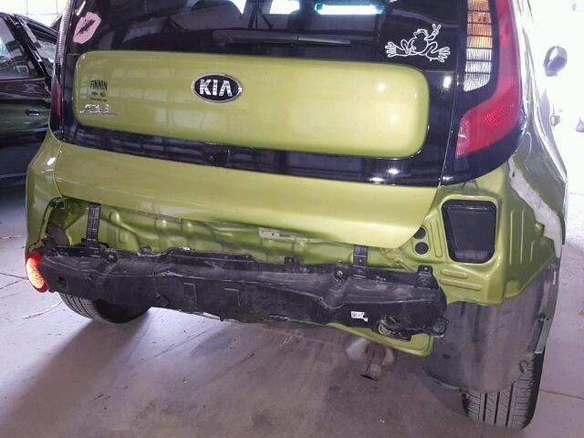 KNDJN2A25G7839175 - 2016 KIA SOUL GREEN photo 9