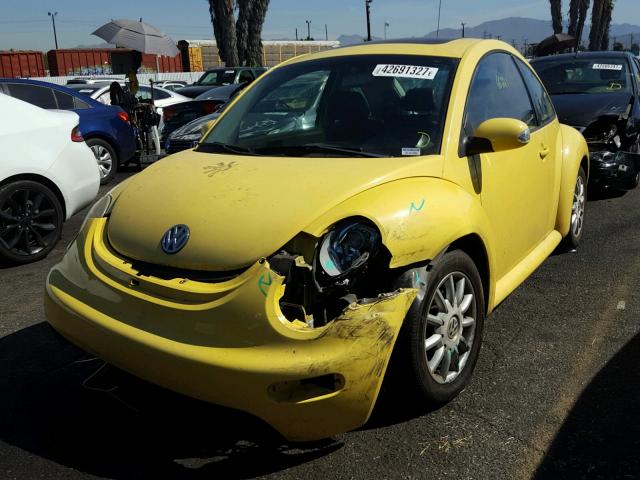 3VWCK31C75M402309 - 2005 VOLKSWAGEN NEW BEETLE YELLOW photo 2