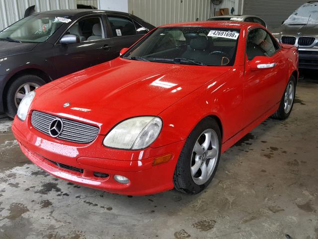 WDBKK65F81F201368 - 2001 MERCEDES-BENZ SLK 320 RED photo 2