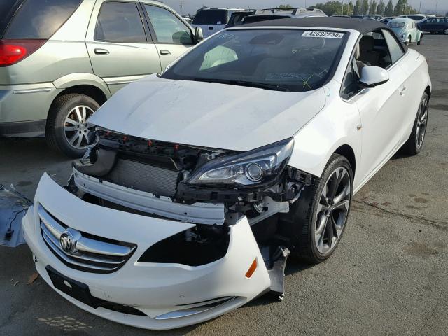 W04WH3N58HG010250 - 2017 BUICK CASCADA PR WHITE photo 2