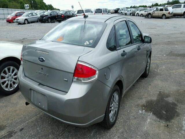 1FAHP35N78W179821 - 2008 FORD FOCUS SE SILVER photo 4