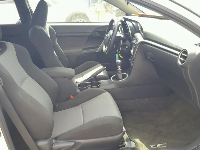 JTKJF5C79F3096588 - 2015 TOYOTA SCION TC 白色 照片 5