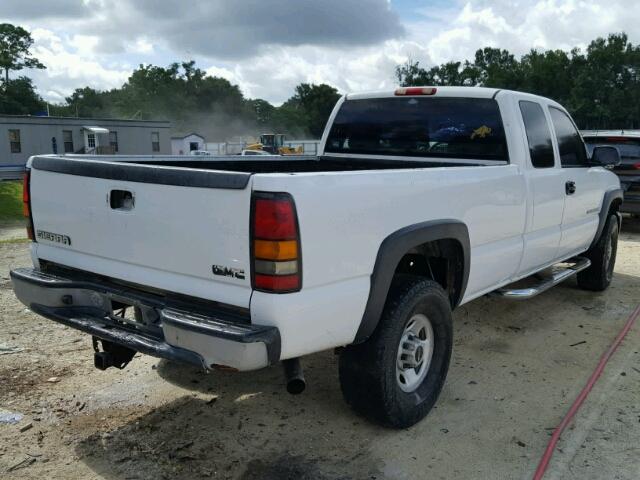 1GTHC29U75E212576 - 2005 GMC SIERRA C25 WHITE photo 4