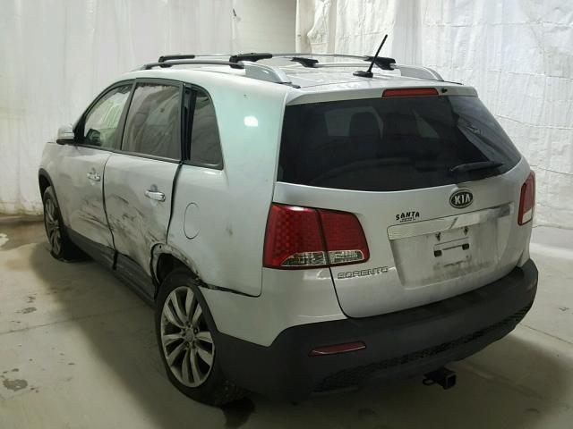 5XYKTDA20BG068092 - 2011 KIA SORENTO BA SILVER photo 3