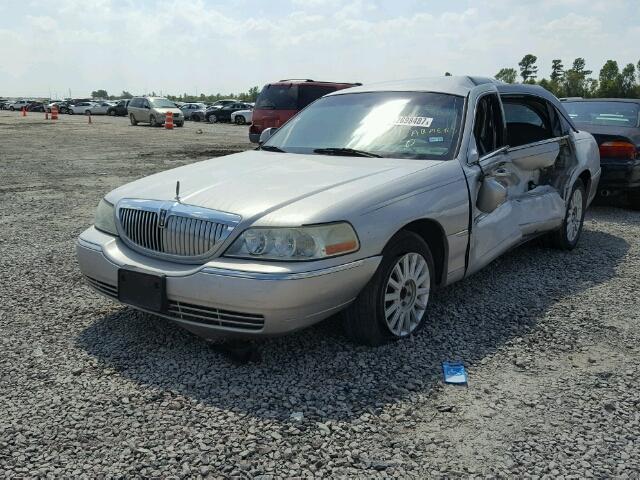 1LNHM81W05Y601583 - 2005 LINCOLN TOWN CAR S BLUE photo 2