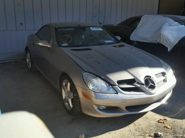 WDBWK56F05F039834 - 2005 MERCEDES-BENZ SLK SILVER photo 1