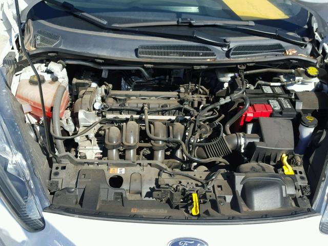 3FADP4BJ1FM199856 - 2015 FORD FIESTA SE WHITE photo 7