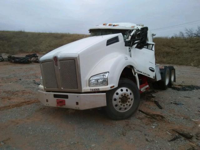 1XKZD49X2HJ178330 - 2017 KENWORTH CONSTRUCTI WHITE photo 2