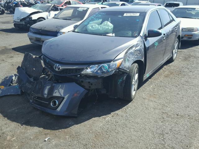 4T1BF1FK3EU841473 - 2014 TOYOTA CAMRY GRAY photo 2