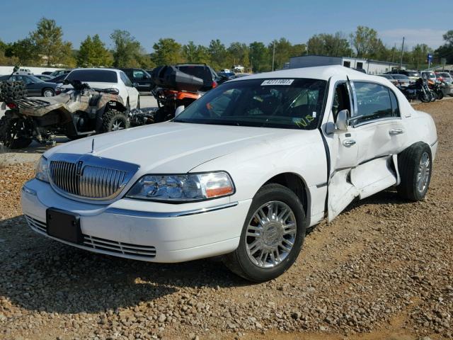 2LNBL8CV3AX751727 - 2010 LINCOLN TOWN CAR S WHITE photo 2