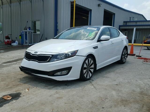 5XXGR4A66CG008914 - 2012 KIA OPTIMA WHITE photo 2