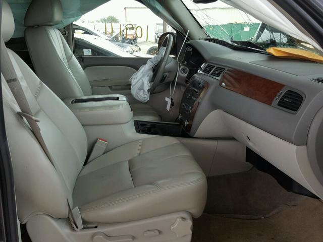 1GNSCBE07BR132389 - 2011 CHEVROLET TAHOE C150 GRAY photo 5