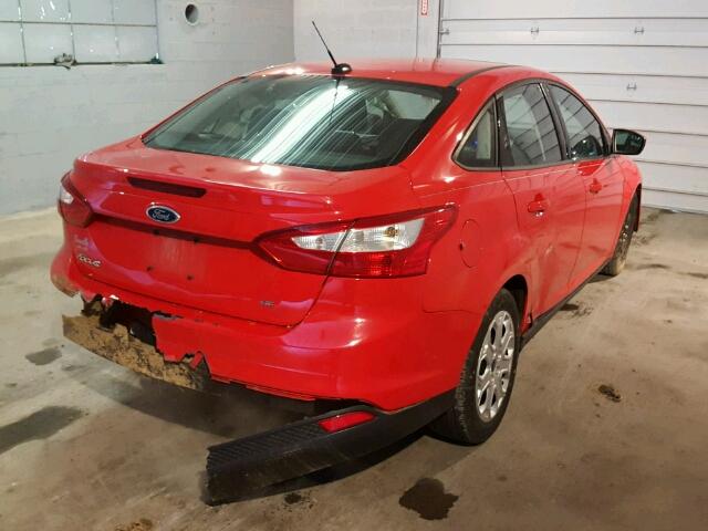 1FAHP3F29CL122101 - 2012 FORD FOCUS SE RED photo 4
