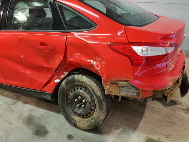 1FAHP3F29CL122101 - 2012 FORD FOCUS SE RED photo 9