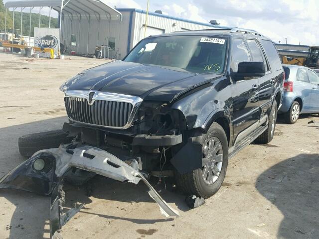 5LMFU28R64LJ13199 - 2004 LINCOLN NAVIGATOR შავი ფოტო 2