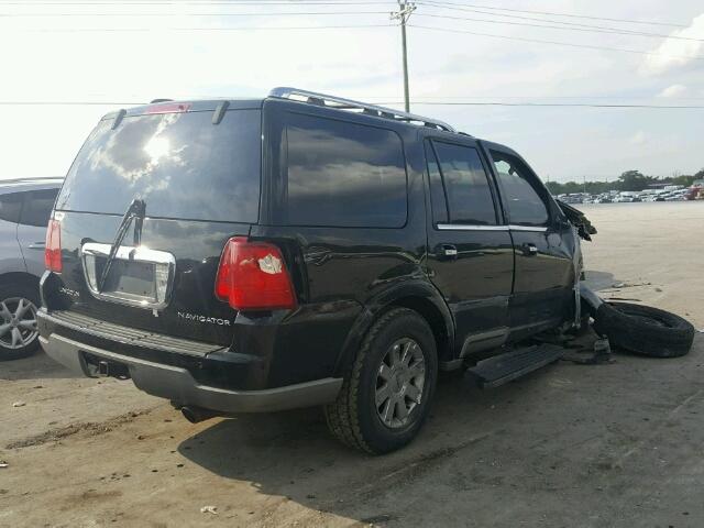 5LMFU28R64LJ13199 - 2004 LINCOLN NAVIGATOR შავი ფოტო 4