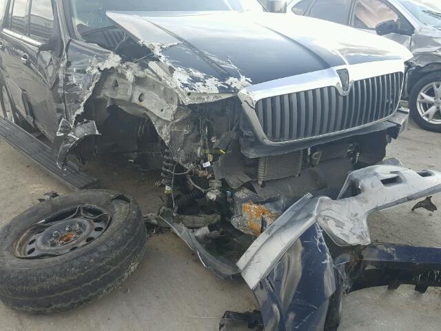 5LMFU28R64LJ13199 - 2004 LINCOLN NAVIGATOR შავი ფოტო 9