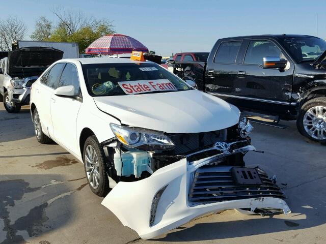 4T1BF1FK2HU786745 - 2017 TOYOTA CAMRY WHITE photo 1