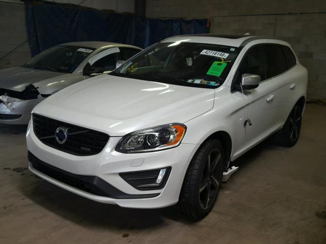 YV4902RP5F2740799 - 2015 VOLVO XC60 T6 WHITE photo 2