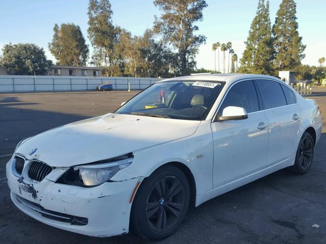 WBANU5C57AC363844 - 2010 BMW 528 I WHITE photo 2