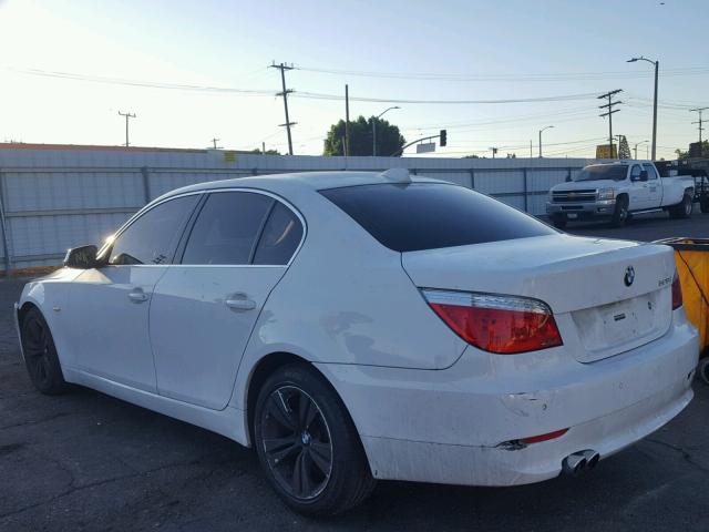 WBANU5C57AC363844 - 2010 BMW 528 I WHITE photo 3