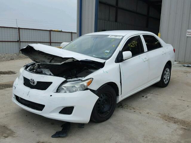 1NXBU4EE1AZ379606 - 2010 TOYOTA COROLLA BA WHITE photo 2