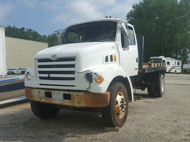 2FZHAJAAXYAG10460 - 2000 STERLING TRUCK L 7500 WHITE photo 2