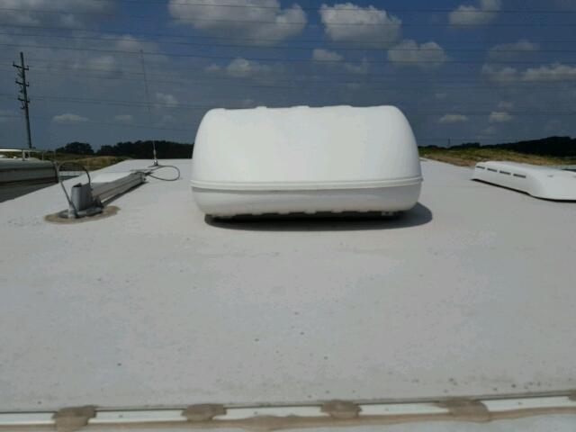 4EZTS20276S062110 - 2006 COYO TRAILER WHITE photo 10