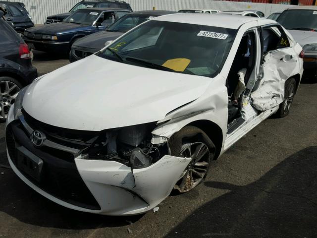4T1BF1FK4FU008749 - 2015 TOYOTA CAMRY LE თეთრი ფოტო 2