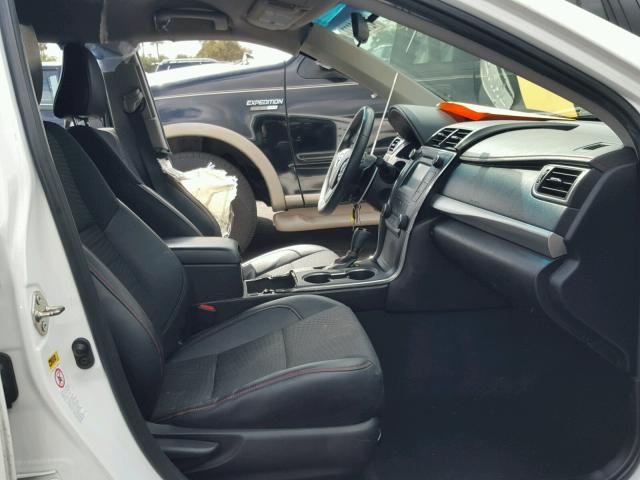 4T1BF1FK4FU008749 - 2015 TOYOTA CAMRY LE თეთრი ფოტო 5