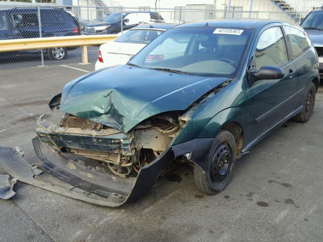 3FAFP31371R226656 - 2001 FORD FOCUS ZX3 GREEN photo 2