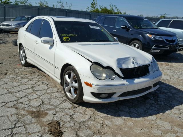 WDBRF40J35F678167 - 2005 MERCEDES-BENZ C WHITE photo 1