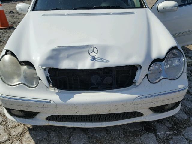 WDBRF40J35F678167 - 2005 MERCEDES-BENZ C WHITE photo 7