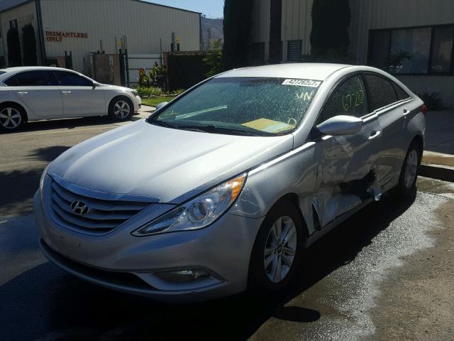 5NPEB4AC7DH786579 - 2013 HYUNDAI SONATA GLS SILVER photo 2